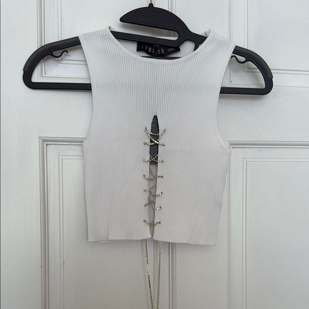 Lioness “Hilton”White Ribbed Crop Top with Chain Detail